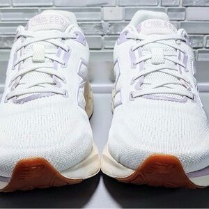 Women's New Balance Size 7B 680v8